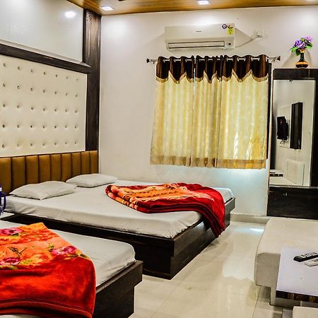 Hotel Shree Dwarkadhish Palace Ujjain Exteriör bild