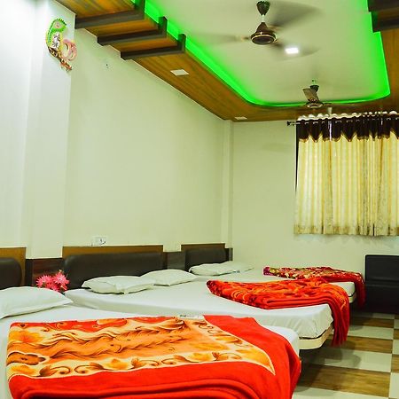 Hotel Shree Dwarkadhish Palace Ujjain Exteriör bild