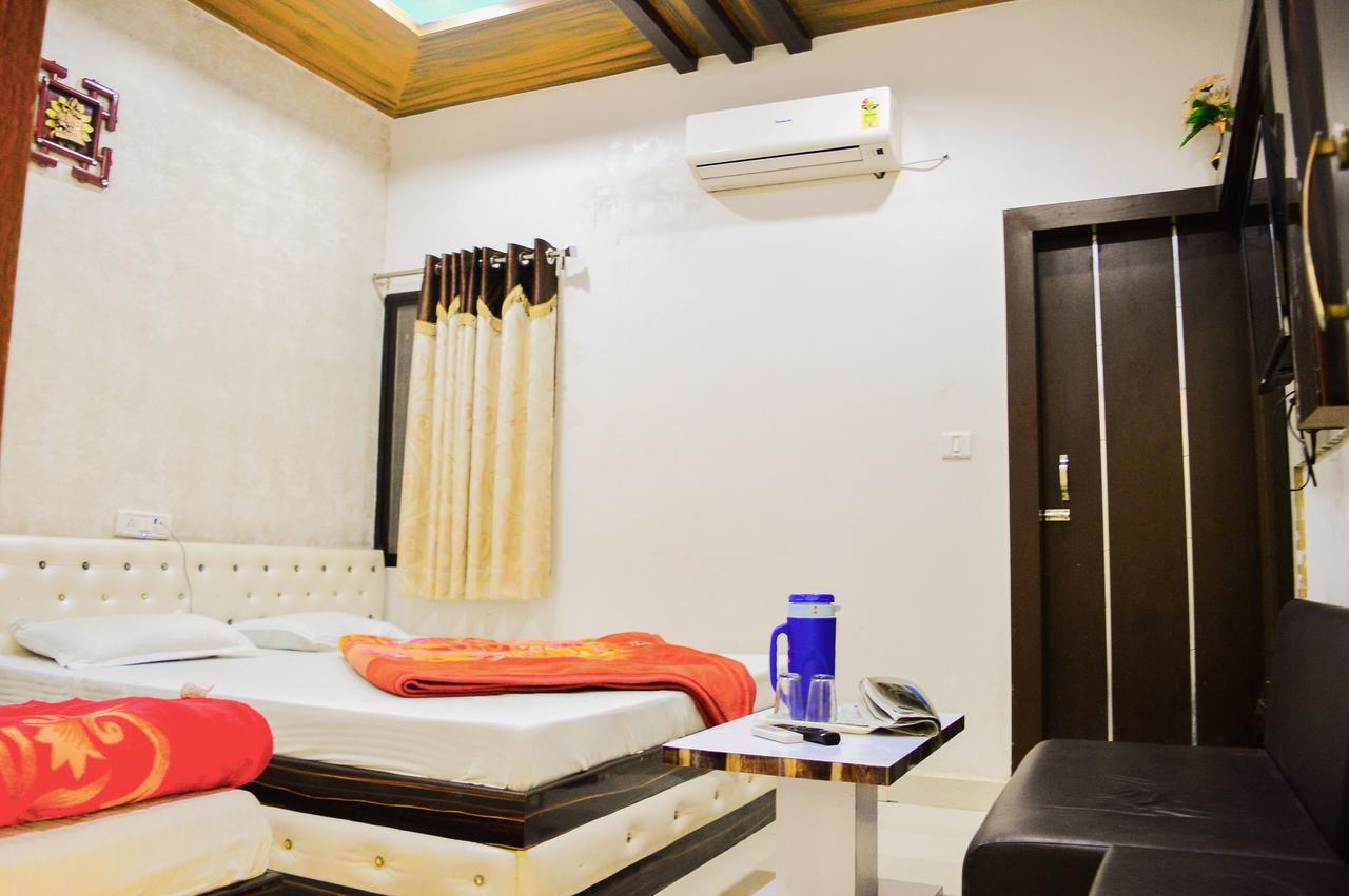 Hotel Shree Dwarkadhish Palace Ujjain Exteriör bild