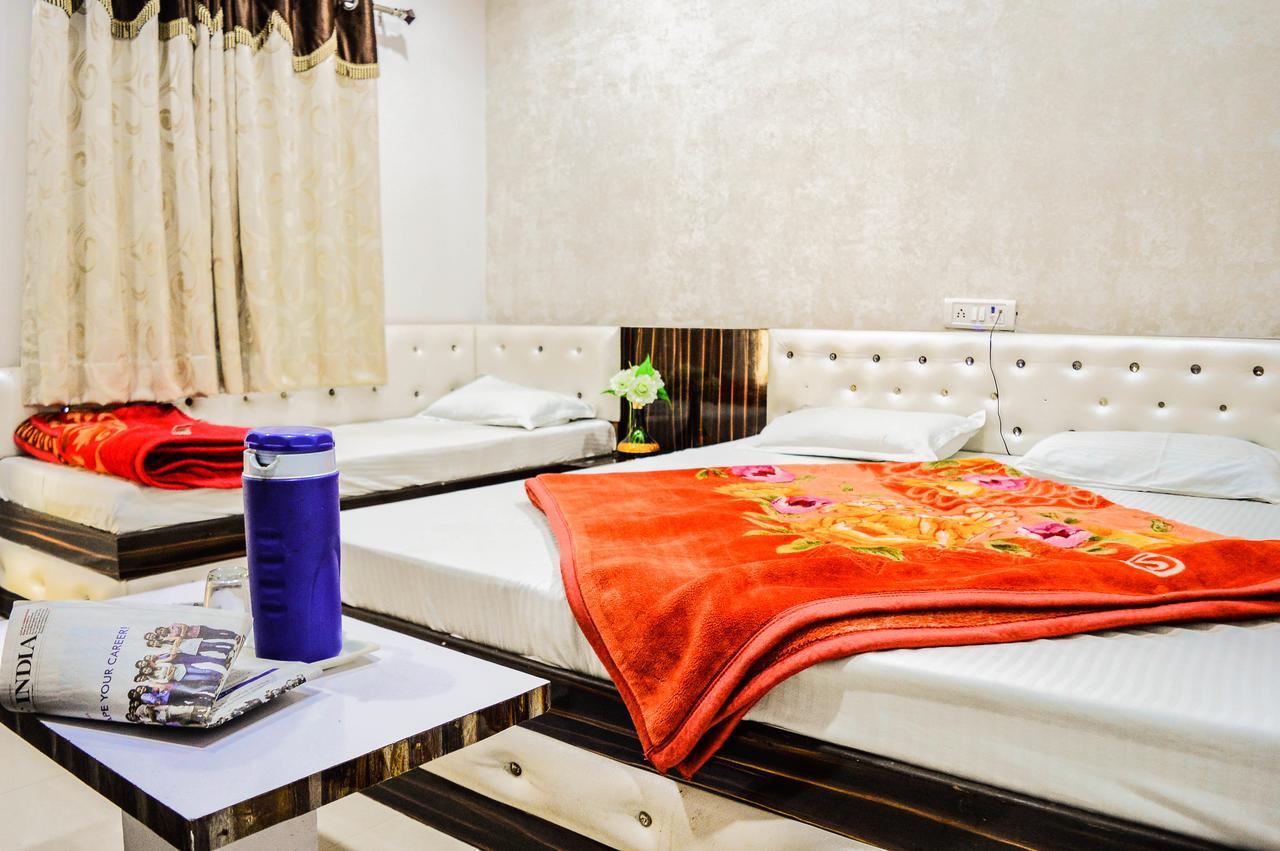 Hotel Shree Dwarkadhish Palace Ujjain Exteriör bild