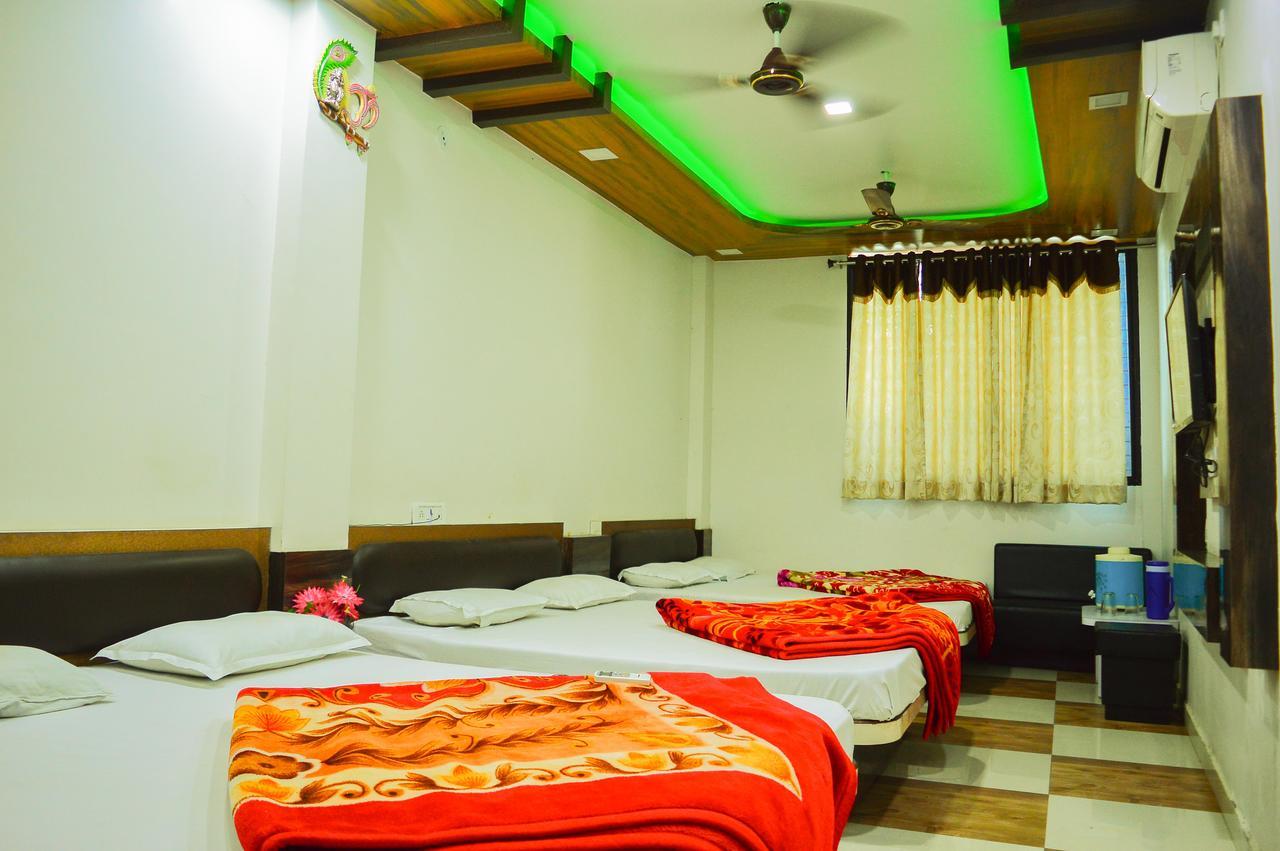 Hotel Shree Dwarkadhish Palace Ujjain Exteriör bild